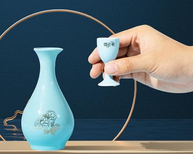 品质为先,匠心独运,国花瓷西凤酒诠释更好的西凤酒