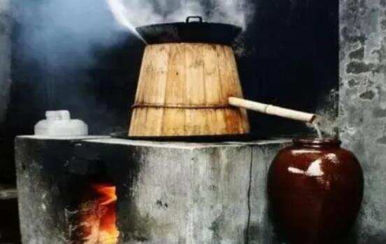 蒸馏酒与酿造酒的区别(蒸馏酒和酿造酒的主要区别)