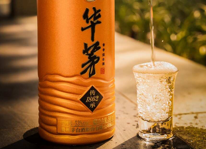 白酒中出现白色絮状物还能喝吗?先别急着扔