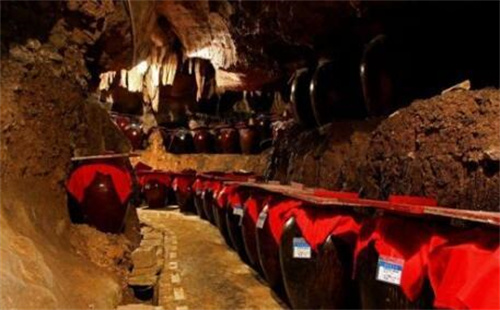 婚宴上的茅台多少钱一瓶「茅台婚宴酒」